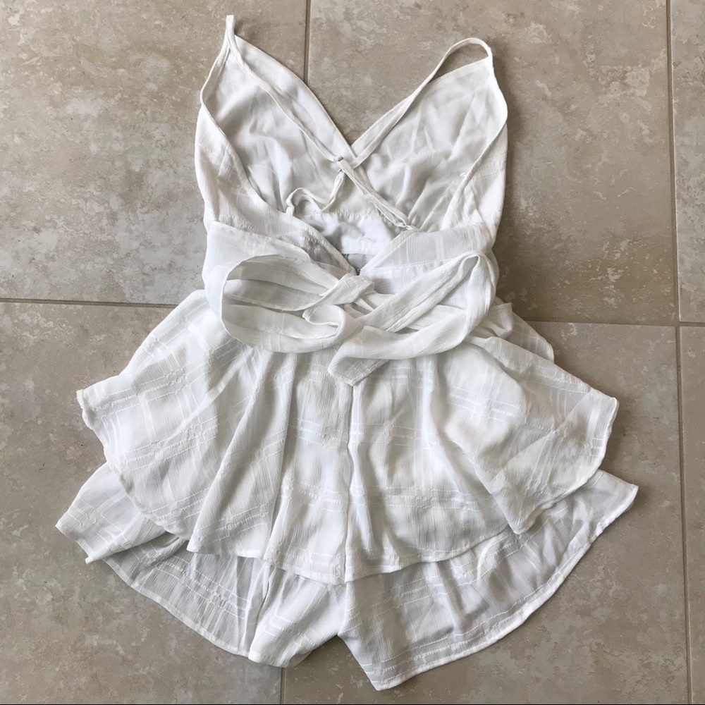 Fashion Nova White Romper Size Large - Picture 5 of 5